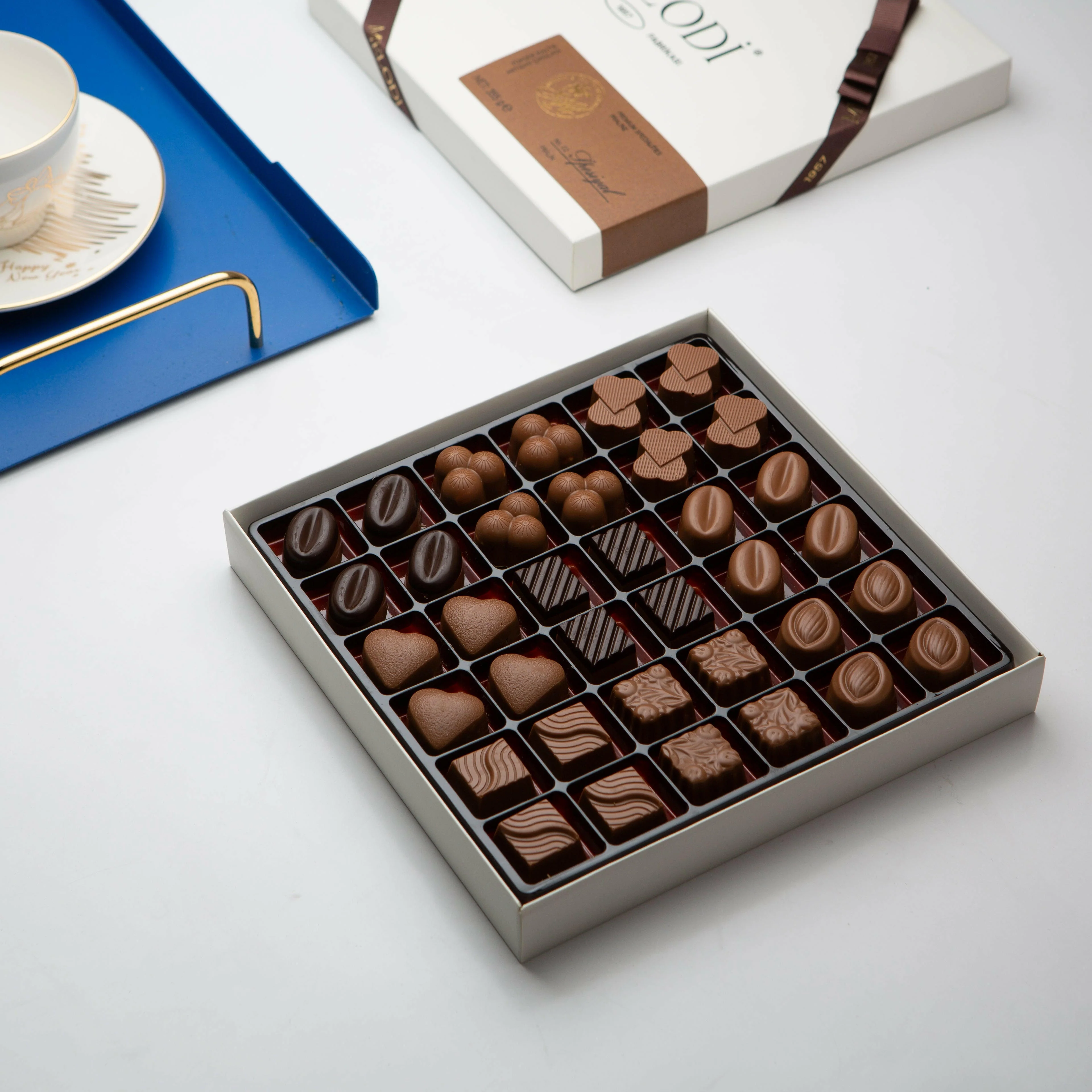 Carians Praline Chocolate Gift Box - Image 3