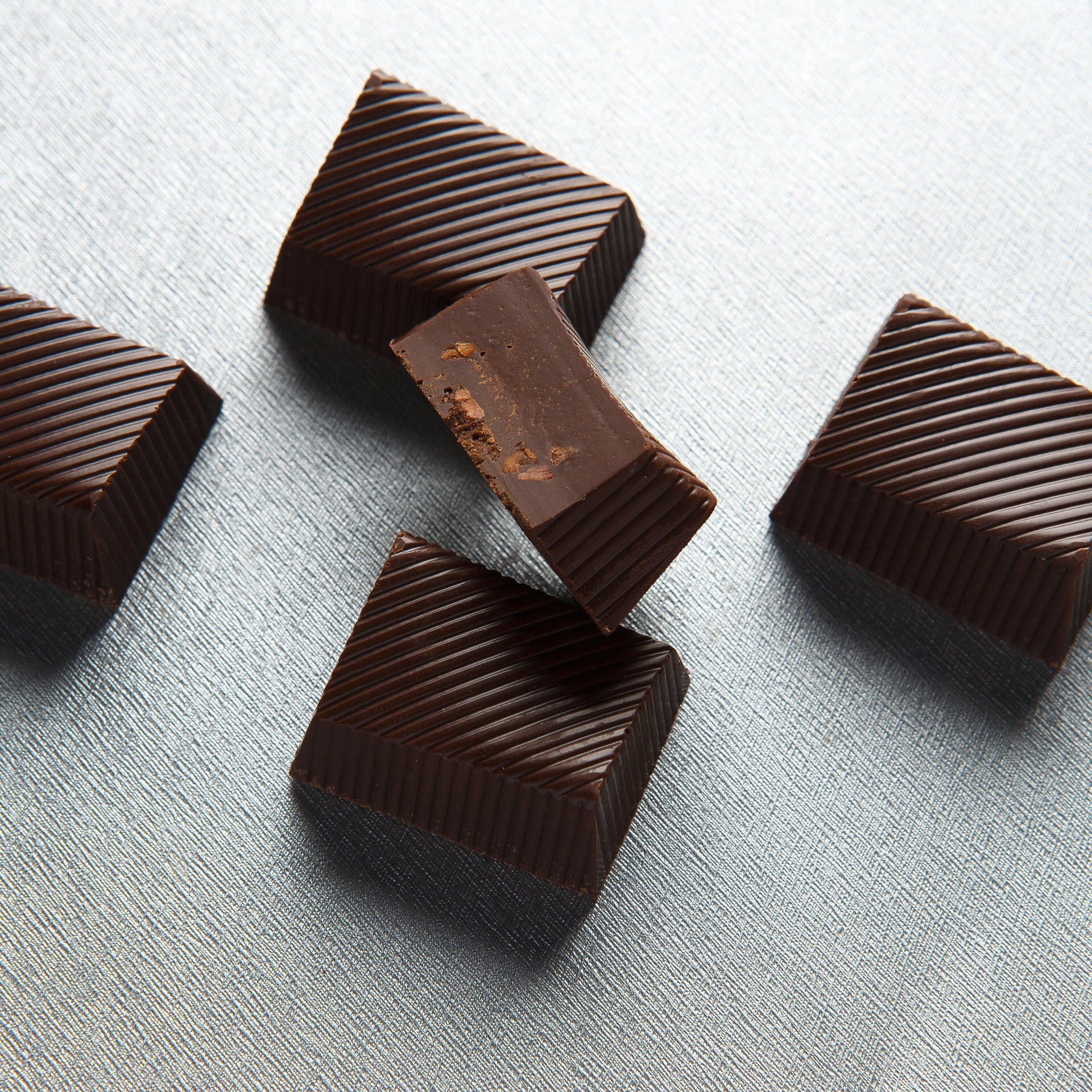 Retro Metal Chocolate Gift Box, Gold Ribbon - Image 7