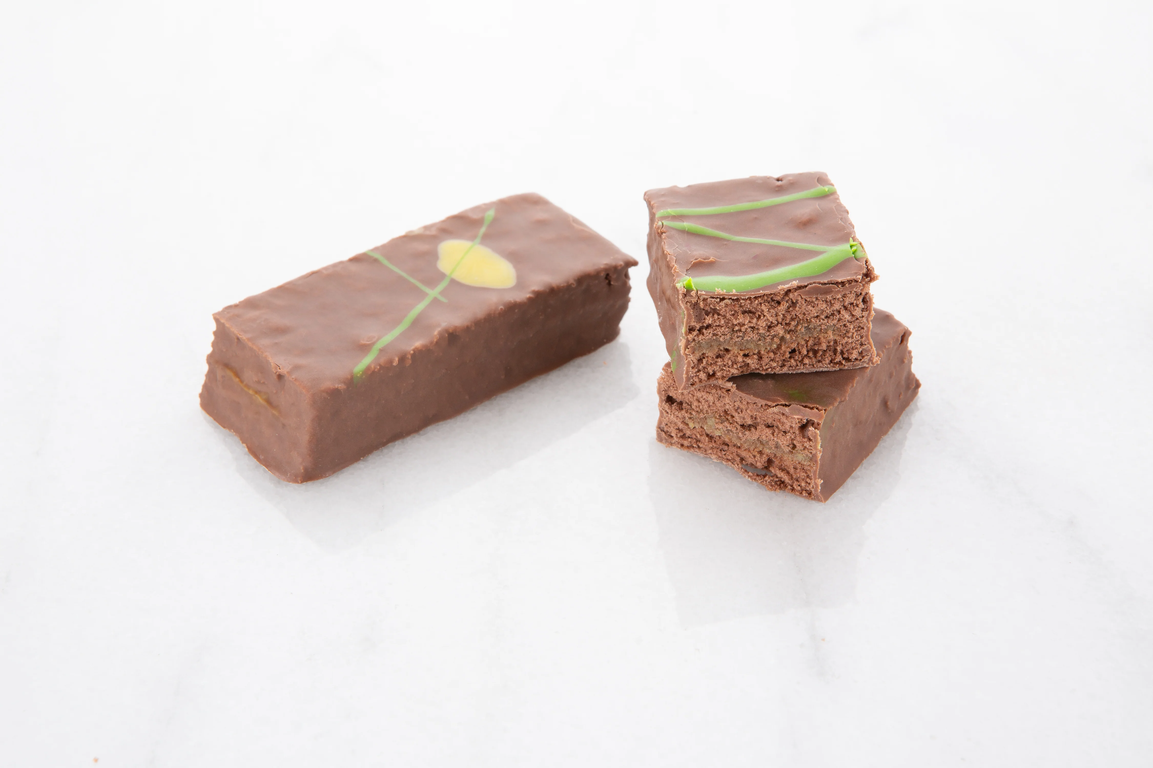 Viral Dubai Pistachio Pie Cake with Milky Chocolate - 24 Piece - Image 3